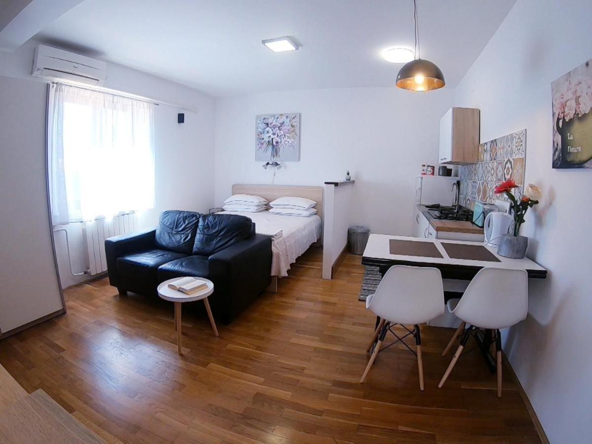 Apartments Josipa Porec Bagian luar foto